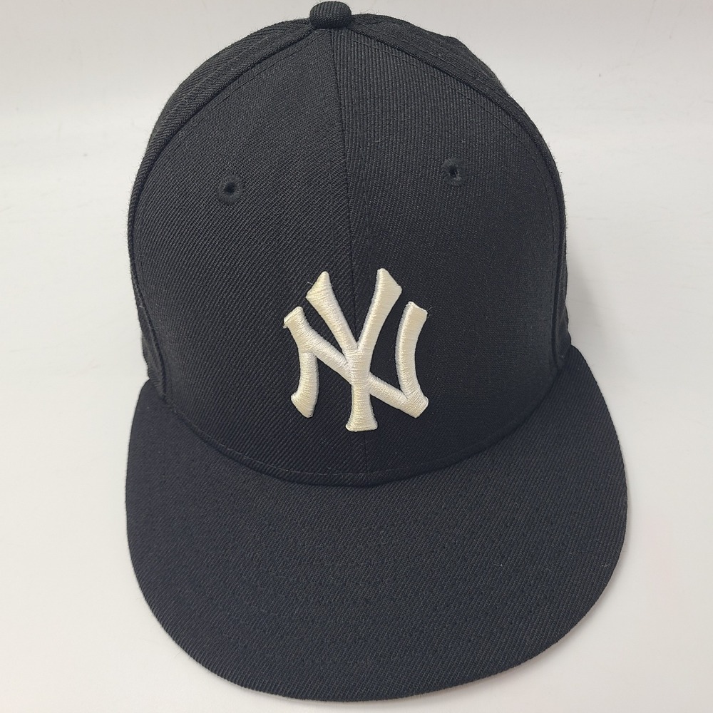 New York Yankees Hat Fitted 7 1/2 New Era 59Fifty Black White MLB Baseball Wool